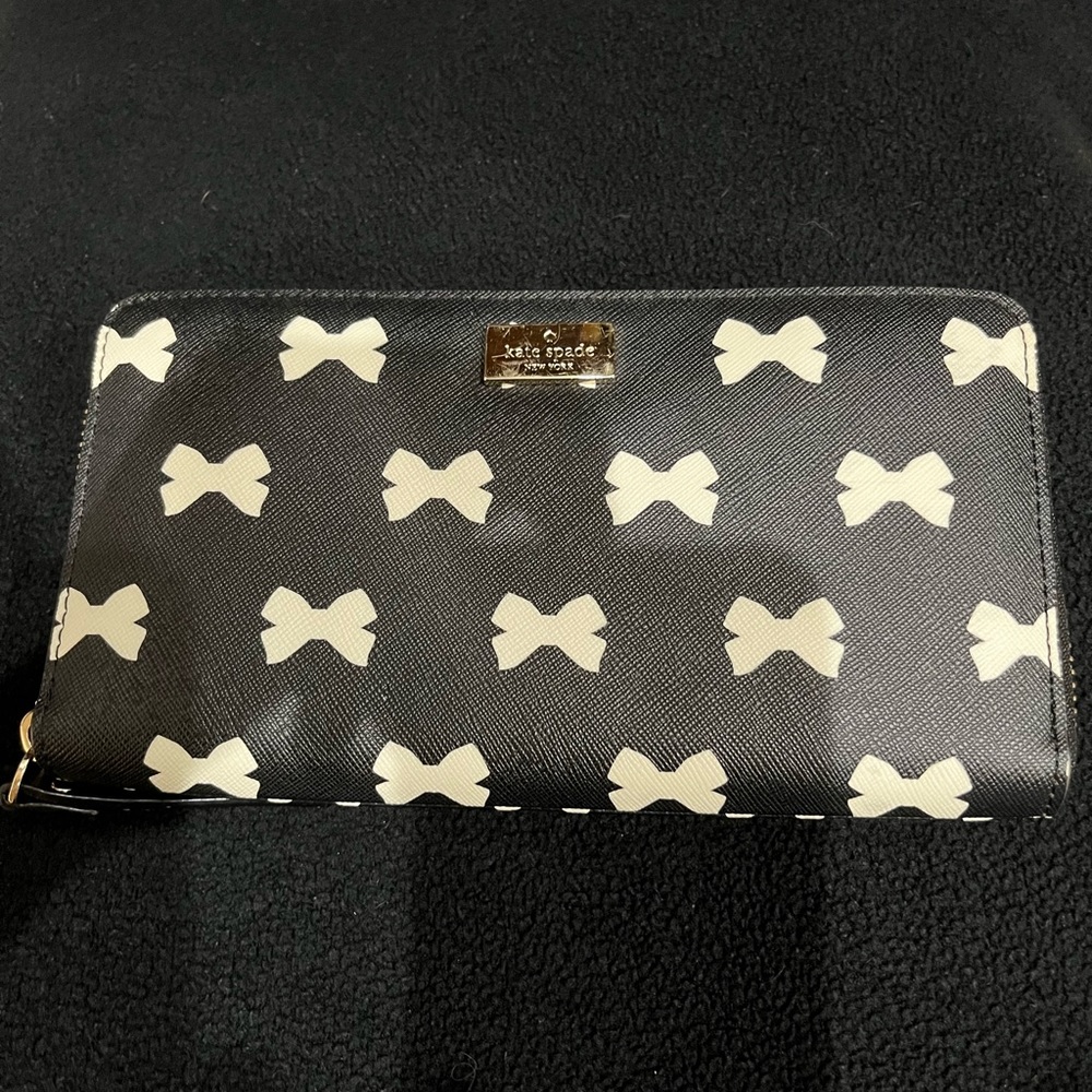 Kate Spade bow zipper wallet - NEW